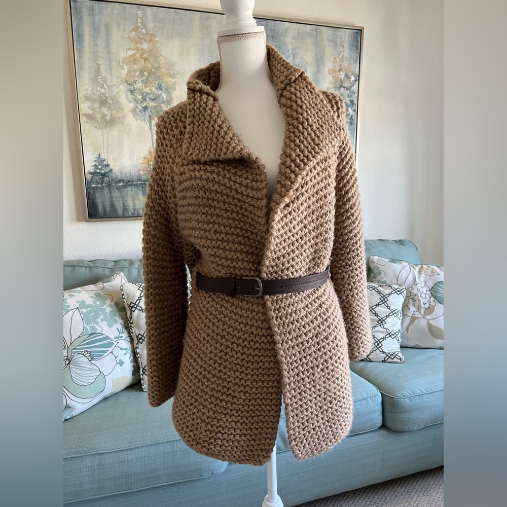 Knit coat with belt. Size S-M